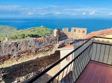 casa indipendente in vendita ad Isola del Giglio in zona Giglio Porto