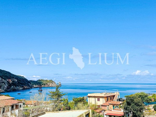 appartamento in vendita ad Isola del Giglio in zona Giglio Campese