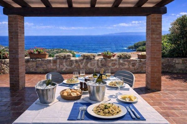 casa indipendente in vendita ad Isola del Giglio in zona Giglio Porto