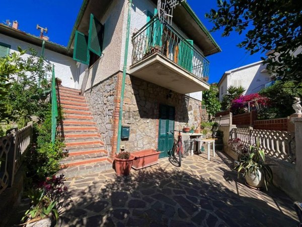 appartamento in vendita ad Isola del Giglio in zona Giglio Porto