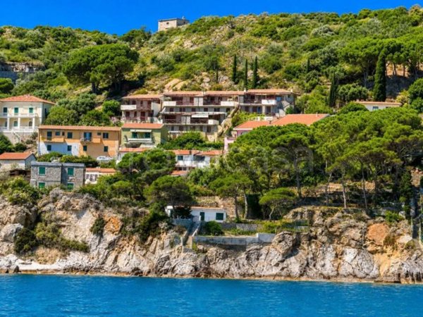casa indipendente in vendita ad Isola del Giglio in zona Giglio Porto