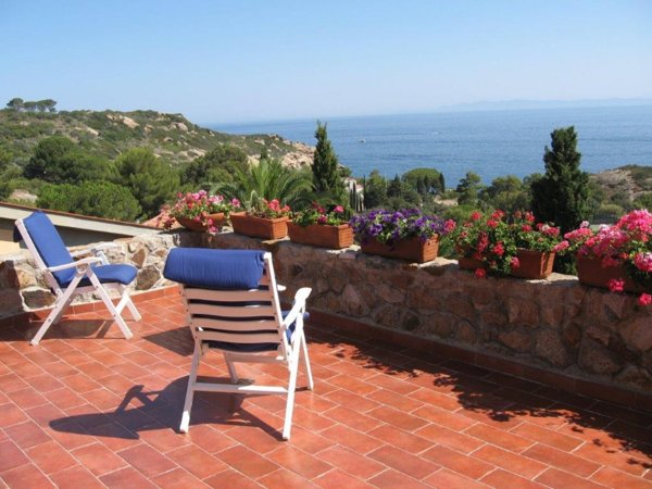 casa indipendente in vendita ad Isola del Giglio in zona Giglio Porto