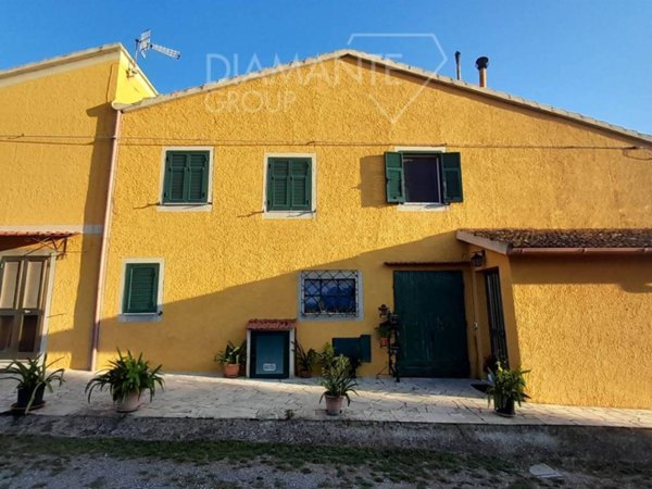 casa indipendente in vendita a Magliano in Toscana