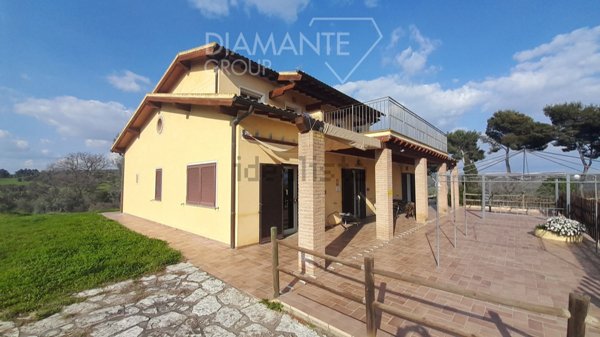 casa indipendente in vendita a Magliano in Toscana in zona Montiano