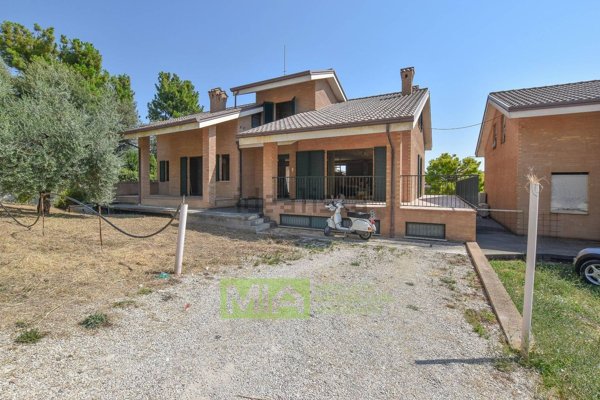 casa indipendente in vendita a Magliano in Toscana