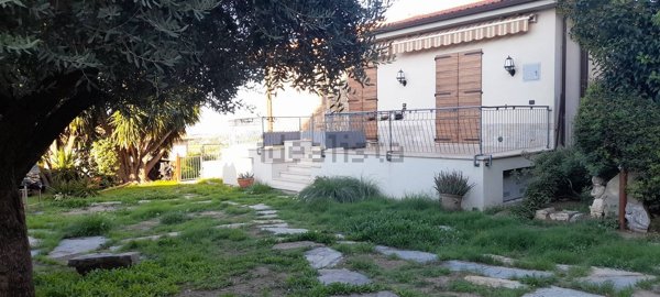 casa indipendente in vendita a Magliano in Toscana