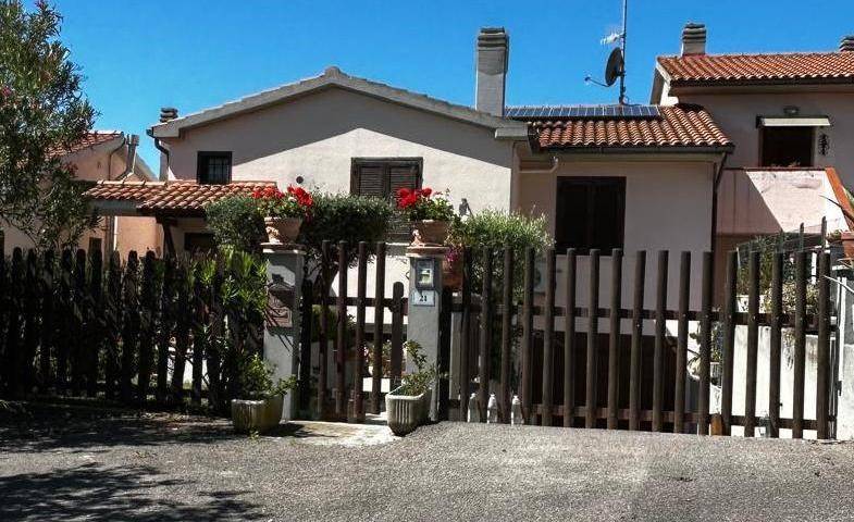 casa indipendente in vendita a Magliano in Toscana in zona Montiano