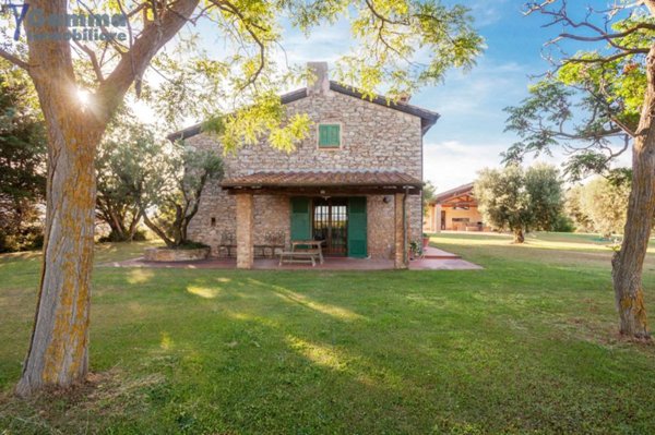 casa indipendente in vendita a Magliano in Toscana