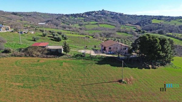 casa indipendente in vendita a Manciano in zona Saturnia