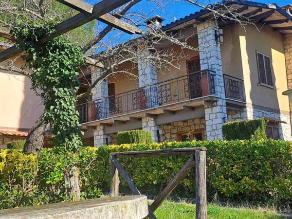 casa indipendente in vendita a Manciano in zona Saturnia