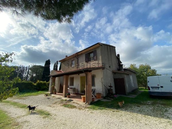 casa indipendente in vendita a Manciano in zona Saturnia