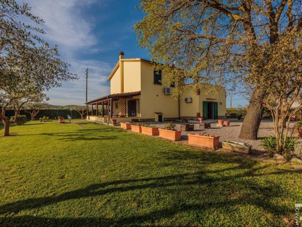casa indipendente in vendita a Manciano