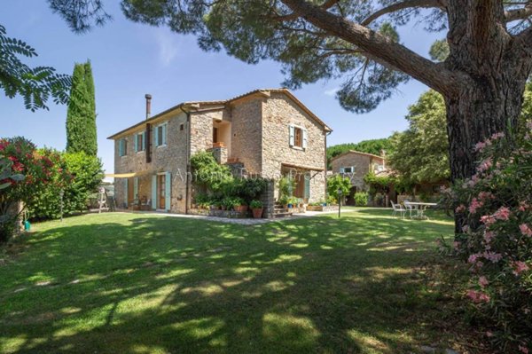 casa indipendente in vendita a Manciano in zona Saturnia