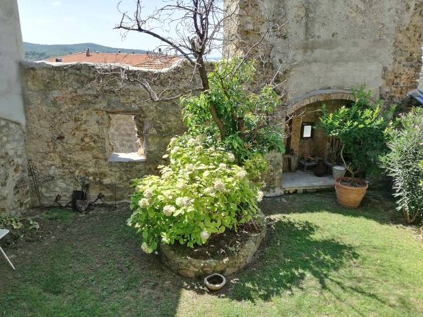 appartamento in vendita a Manciano in zona Montemerano