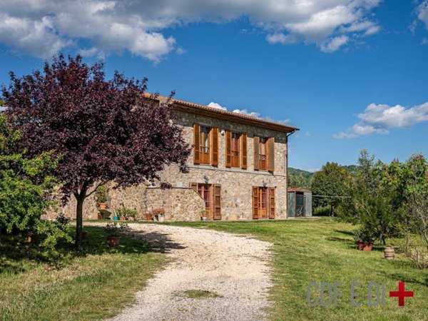 casa indipendente in vendita a Manciano in zona Saturnia