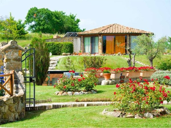 casa indipendente in vendita a Manciano