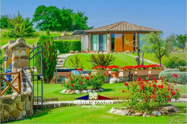 casa indipendente in vendita a Manciano in zona Saturnia