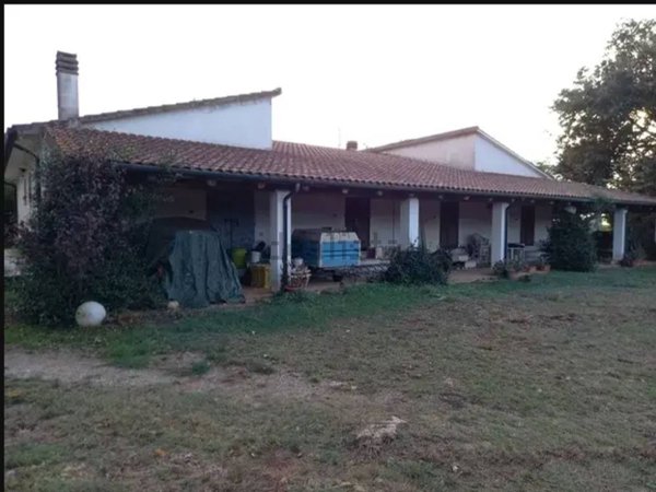 appartamento in vendita a Manciano in zona Saturnia