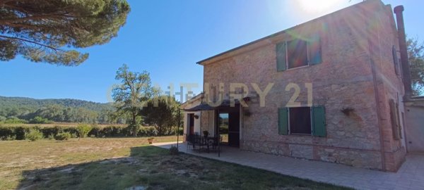 casale in vendita a Manciano in zona Saturnia