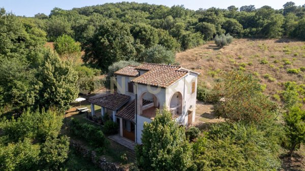 casa indipendente in vendita a Manciano in zona Montemerano