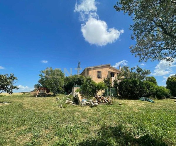 casa indipendente in vendita a Manciano in zona Saturnia