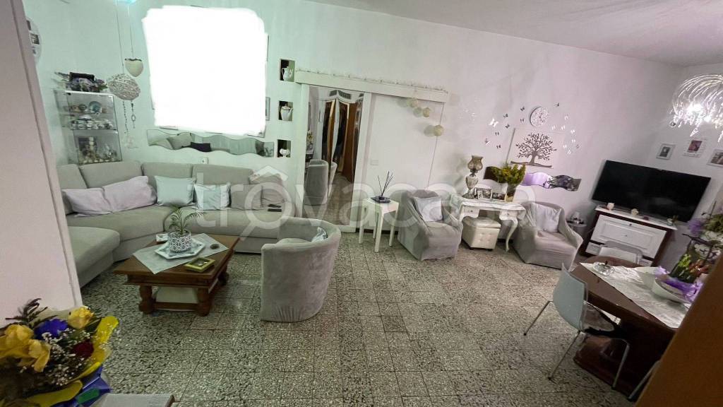 appartamento in vendita a Manciano in zona Saturnia