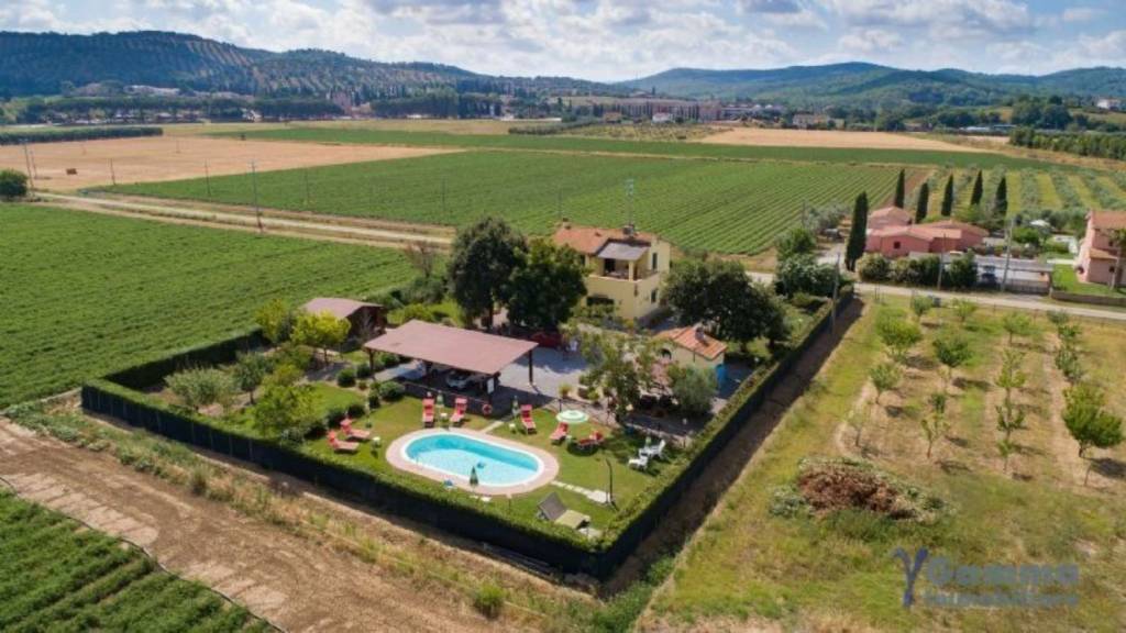 casa indipendente in vendita a Manciano