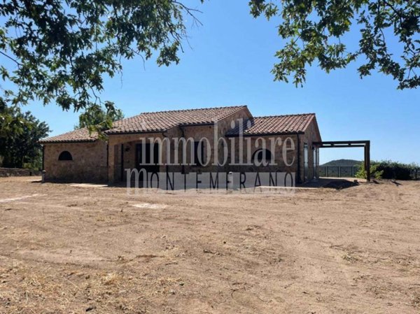 casa indipendente in vendita a Manciano in zona Saturnia