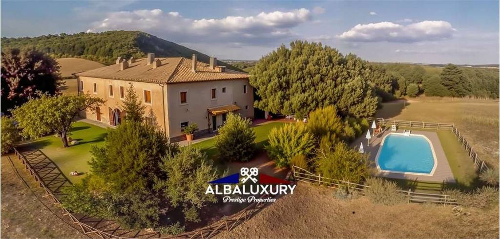 villa in vendita a Manciano in zona Saturnia