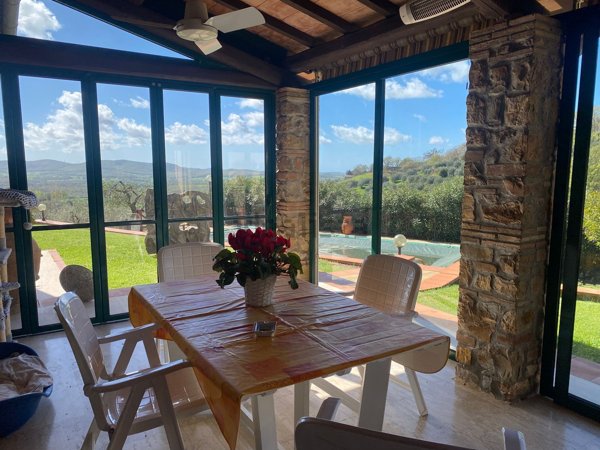 casa indipendente in vendita a Manciano in zona Saturnia