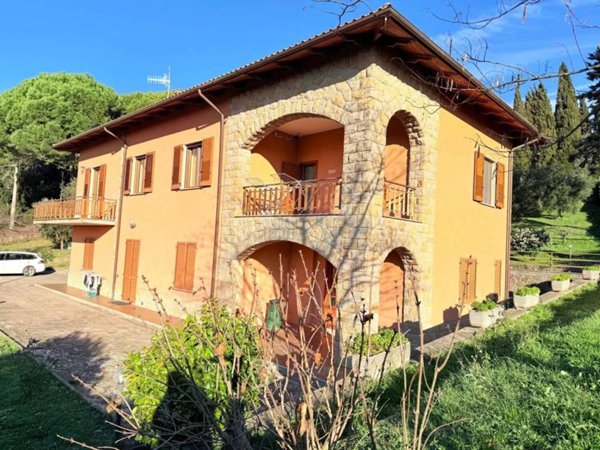 casa indipendente in vendita a Manciano in zona Saturnia