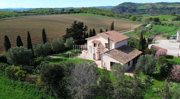 casa indipendente in vendita a Manciano in zona Saturnia
