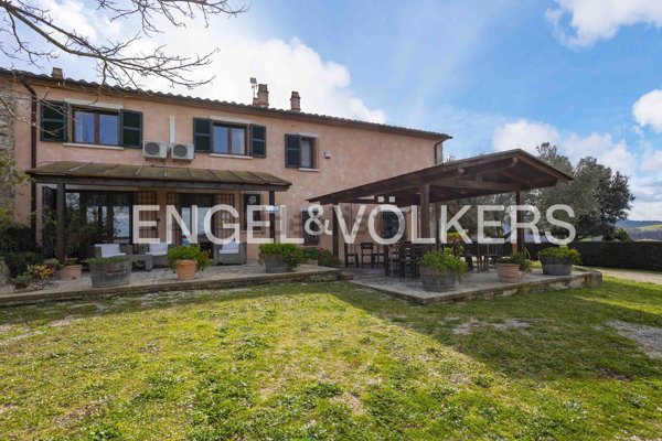 casa indipendente in vendita a Manciano in zona Saturnia