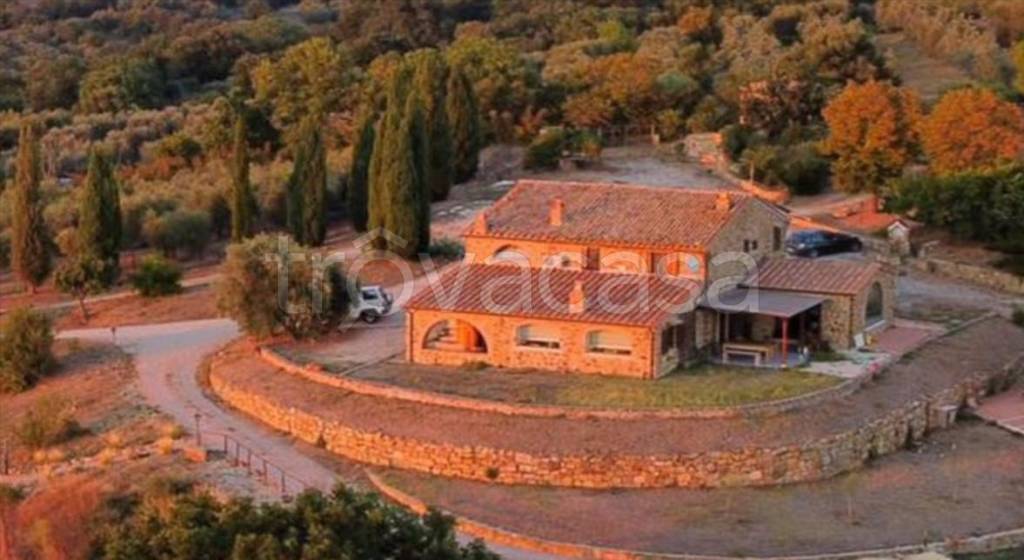 casa indipendente in vendita a Manciano in zona Saturnia