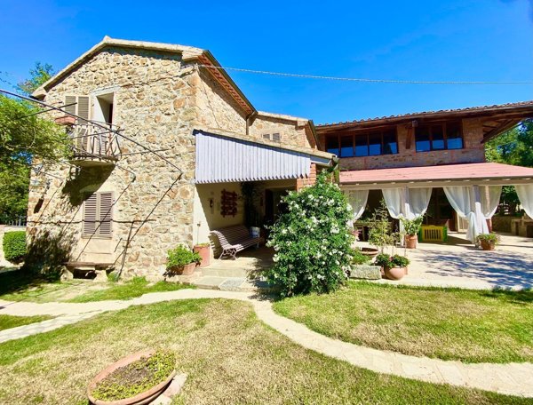 casa indipendente in vendita a Manciano in zona Poggio Murella