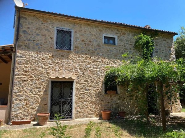 casa indipendente in vendita a Manciano in zona Saturnia