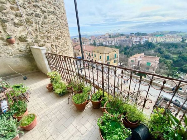 appartamento in vendita a Manciano in zona Saturnia