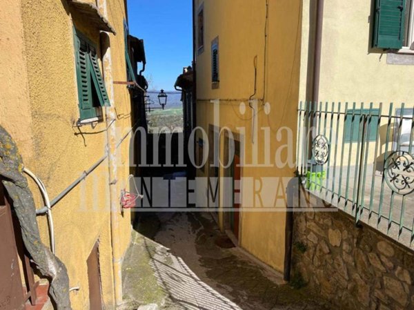 locale di sgombero in vendita a Manciano in zona Montemerano