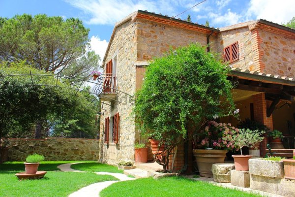 casa indipendente in vendita a Manciano in zona Saturnia
