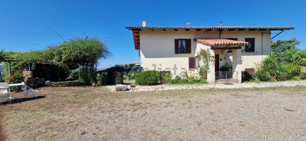 appartamento in vendita a Manciano in zona Montemerano