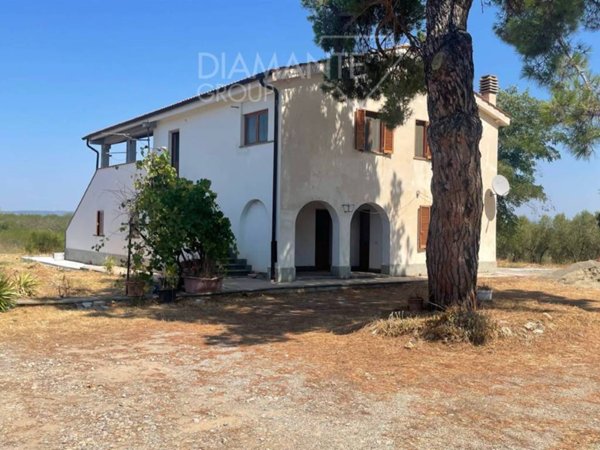 casa indipendente in vendita a Manciano