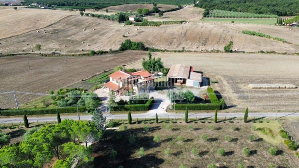 appartamento in vendita a Manciano in zona Saturnia