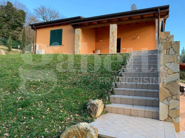 casa indipendente in vendita a Manciano in zona Saturnia