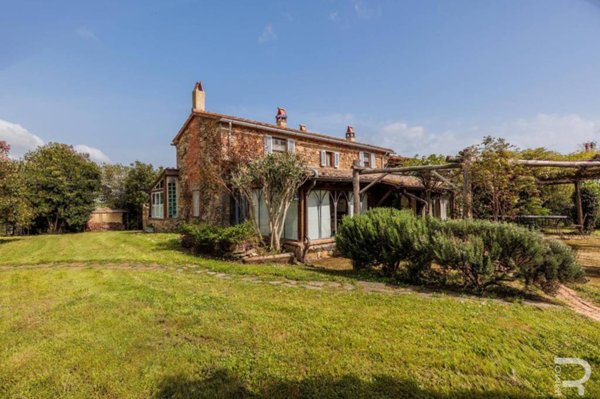 casa indipendente in vendita a Manciano in zona Saturnia