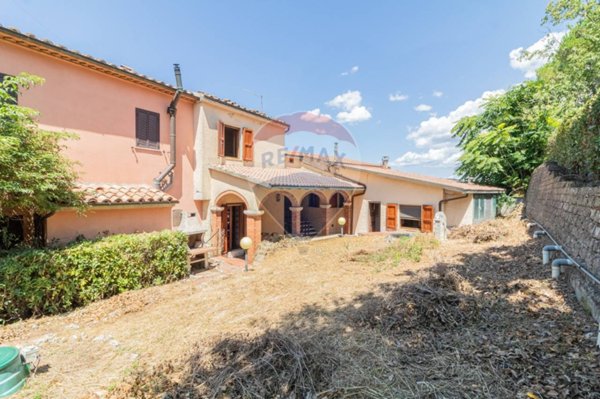 casa indipendente in vendita a Manciano in zona Poggio Murella