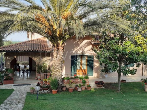 casa indipendente in vendita a Manciano in zona Montemerano