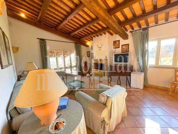 casa indipendente in vendita a Manciano in zona Saturnia