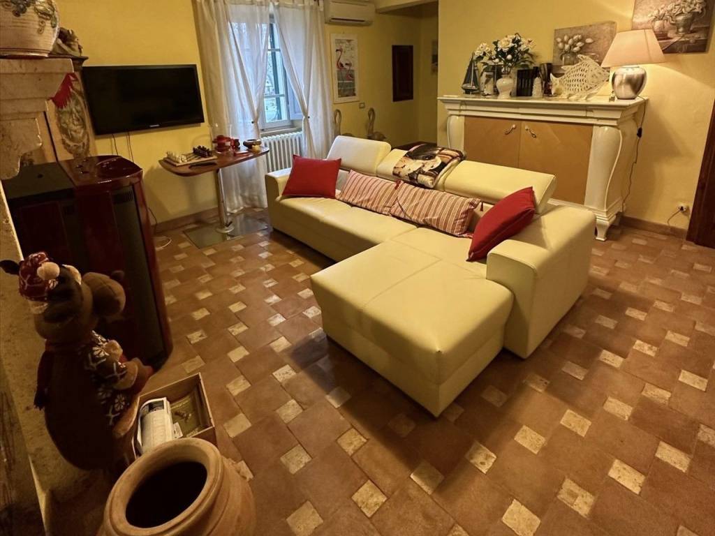 appartamento in vendita a Manciano in zona Saturnia