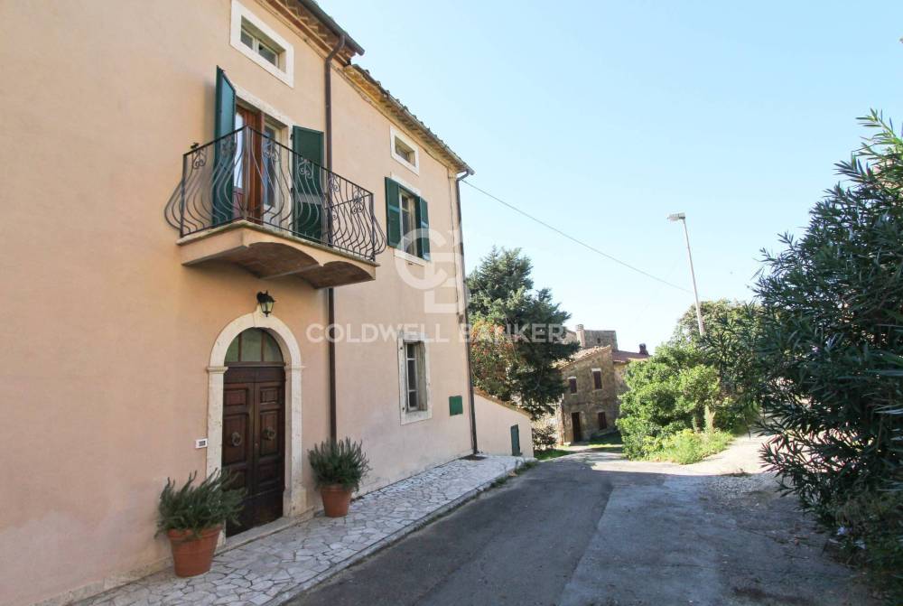 casa indipendente in vendita a Manciano in zona Poggio Murella