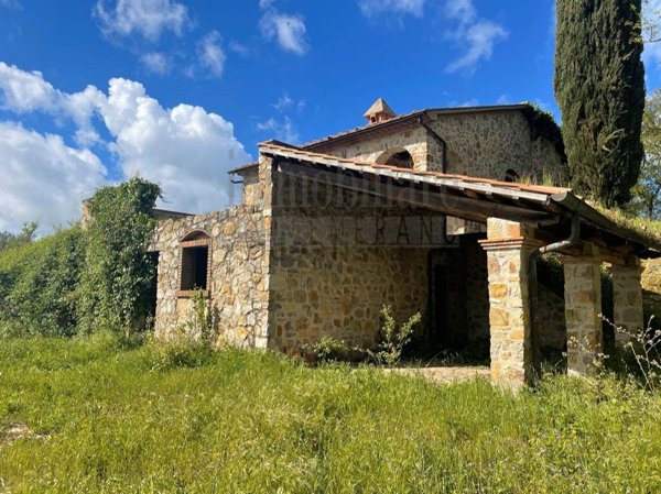 esavano in vendita a Manciano in zona Saturnia
